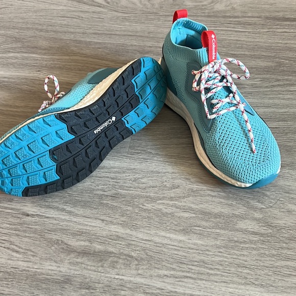 Columbia Sneakers - Picture 3 of 3